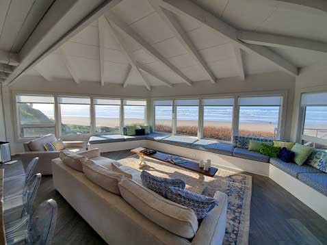 Lounge with a view of the beach
